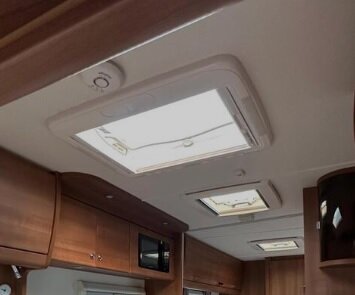 Elddis affinity Skylights-001.jpg