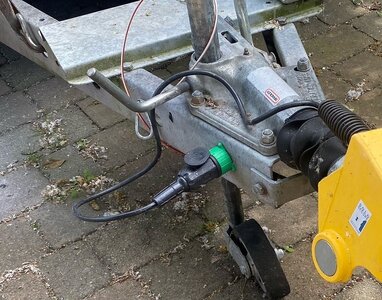 Hitch lock 2 (2).jpg Hitch lock 2 (2).jpg