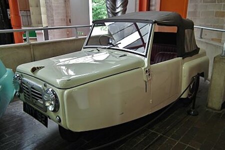 1952-Reliant-Regal-Pic-Wikimedia (1).jpg