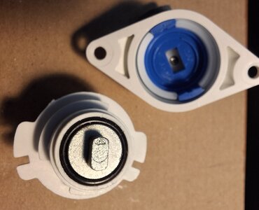 lock has a   4   stamped on the end.jpg